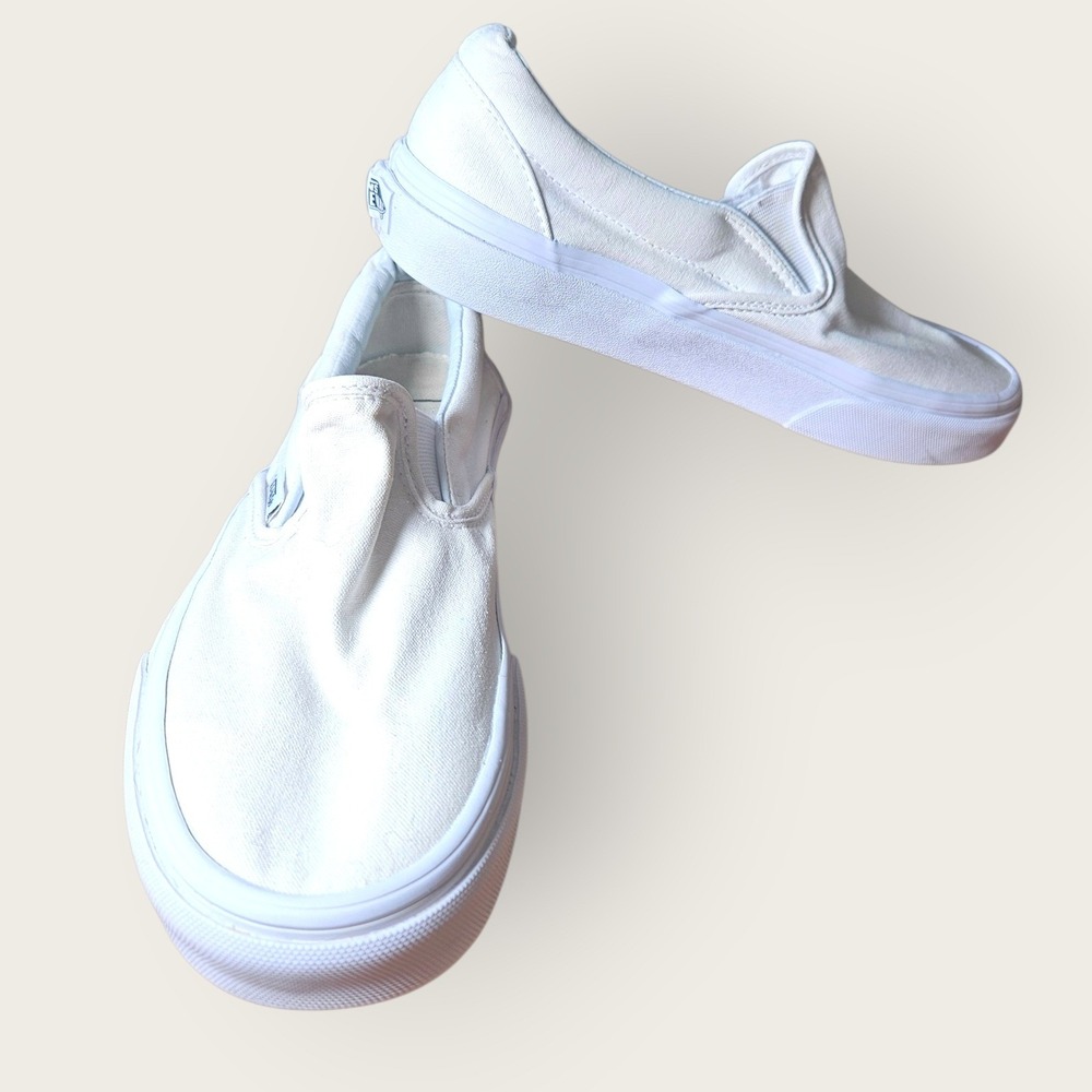 Vans Classic Slip-On Canvas Sneakers True White Womens 7.5 Mens 6 Low Top Shoes